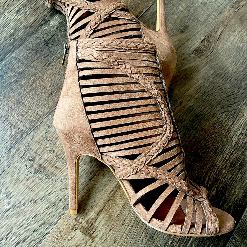 Windsor Suede Strappy Tan Booties / open toe👢